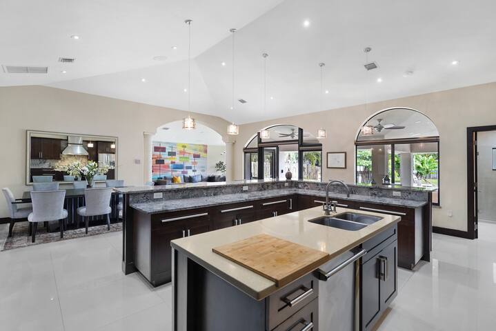 144′ New River Dock, Sailfish Pool/Spa, DT Luxury! gallery image 3