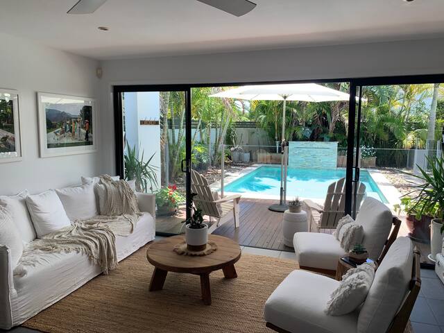 Well appointed beach house suitable for families. gallery image 3