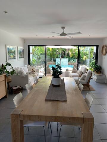 Well appointed beach house suitable for families. gallery image 4