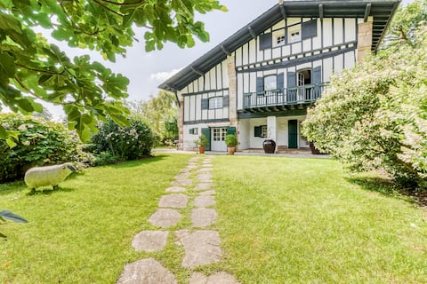 Beautiful property with pool, pediment in Sare