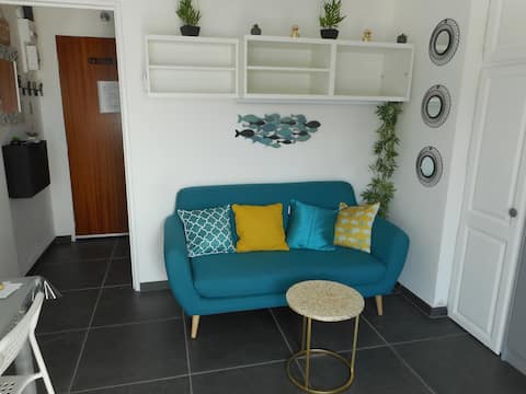 Successful Airbnb property: studio near beach, 2 people, private parking, Wi-Fi in La Grande Motte