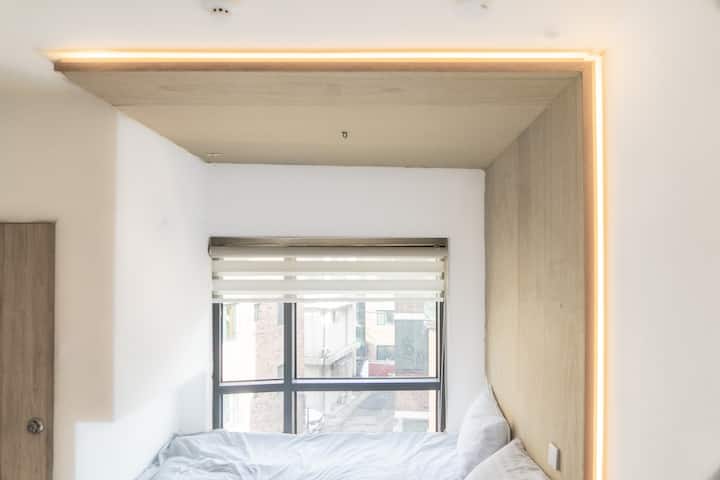 Il s'agit de la première chambre du deuxième étage
au 2ème étage du 1er lit