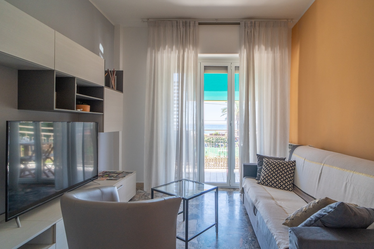 Top Airbnb: 2-minute walk to the sea: Casa Magnolia en Pietra Ligure