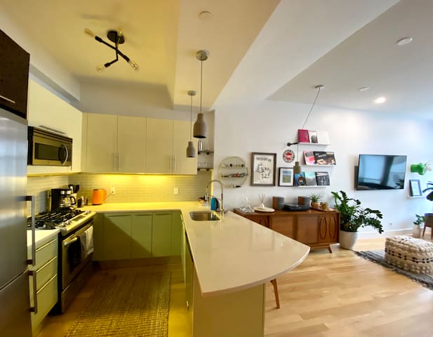 Modern Condo Next To Domino Park, City Views gallery image 4