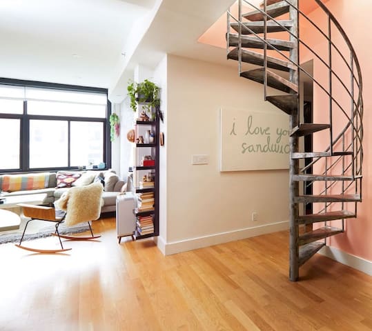 Modern Condo Next To Domino Park, City Views