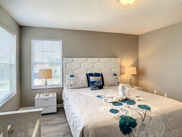 二楼加大双人床主卧