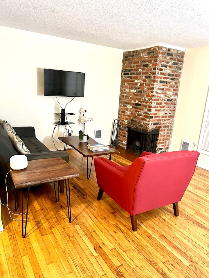 Chill Out! Beautiful 2br With Cozy Queen Beds! - Arbor Lodge - Portland