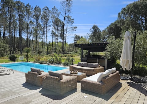 Villa 12 people, pool and bikes, 5 minutes from the ocean