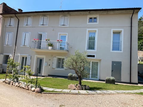 Farmhouse 10/11 beds downtown Valeggio sul Mincio