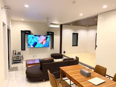 World+TV+%2F+Sauna+%2F+Jacuzzi+%2F+Karaoke+%2F+BBQ+%2F+Air+toys+%2F+2+toilets+%2F+2+showers