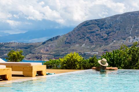 Luxury Ensuite Villa Overlooking Souda Bay