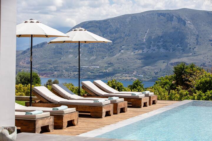 Luxury Ensuite Villa Overlooking Souda Bay gallery image 2