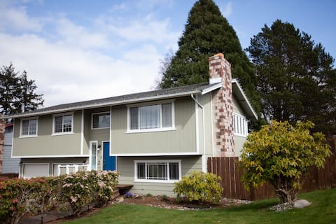 Nautical Home with Cozy Bedrooms and Amenities