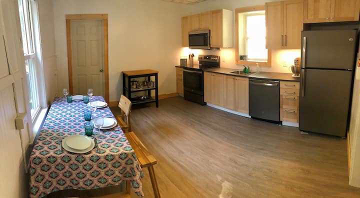 Well Located 1 Bedroom/ 1 Bathroom Home. - North Adams, MA