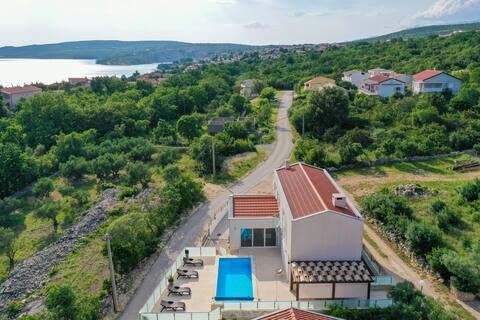 Holiday house Anpero, privacy with heated pool