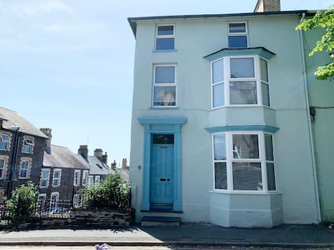 Town House for up to nine in Aberystwyth