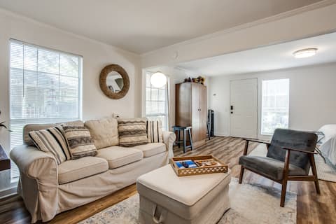 Top performing Airbnb: Cozy Studio Near Bishop Arts District in Winnetka Heights