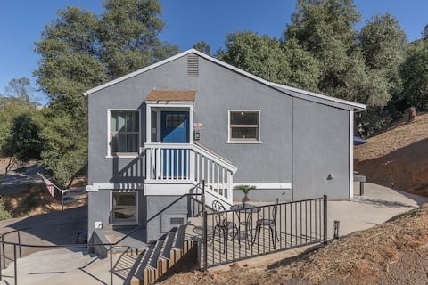Serenity Nest-in town, near Yosemite NP, *Hot Tub*