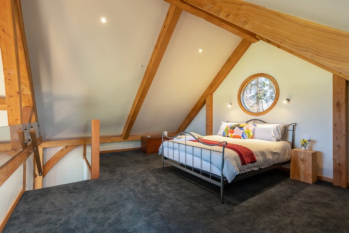 พรมนุ่มๆและเตียงควีนไซส์แสนสบาย 