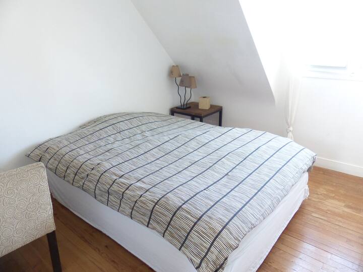 سرير غرفة النوم الثالثة 140