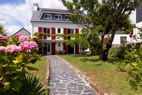 The house with red shutters-60 meters from Etel port