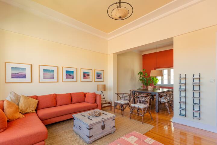 Casa Glória – sunny, spacious boutique apartment gallery image 4