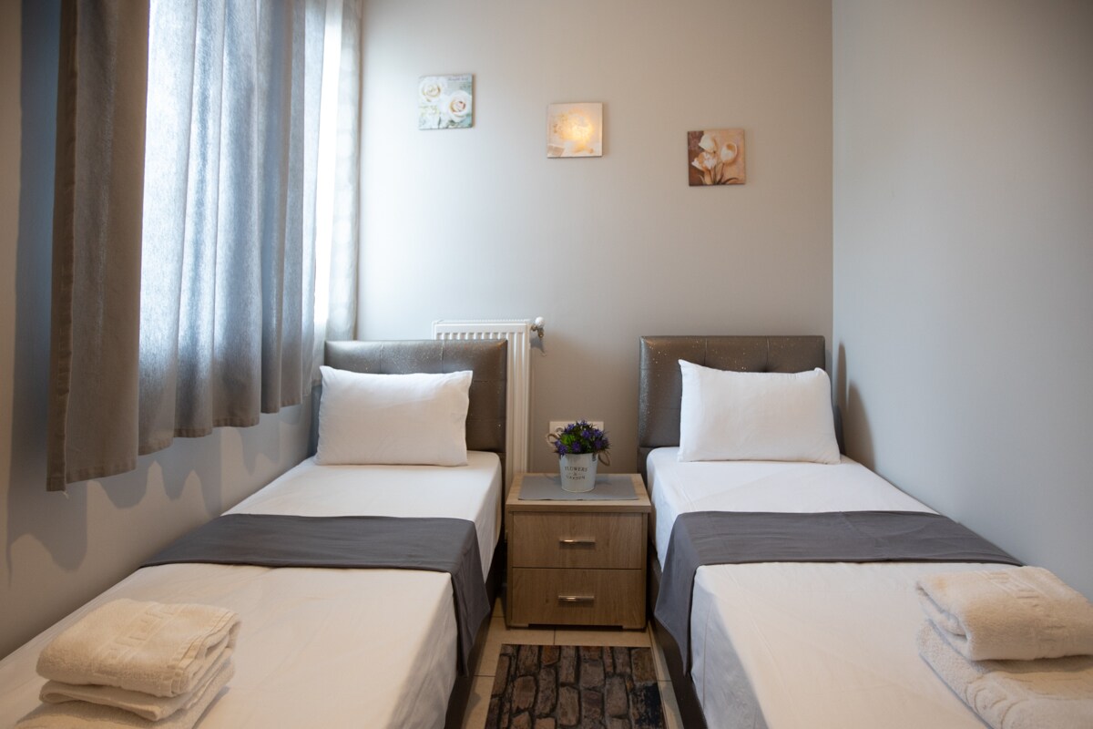 Chumba cha kulala cha nne. Vitanda vinaweza kuwa kitanda kimoja  kikubwa mara mbili. Inafaa kwa watoto wawili au wanandoa.