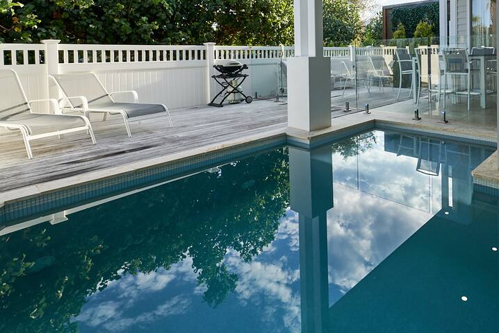 TOP 1 % Luxe Home 150 m to the Ocean & Heated Pool