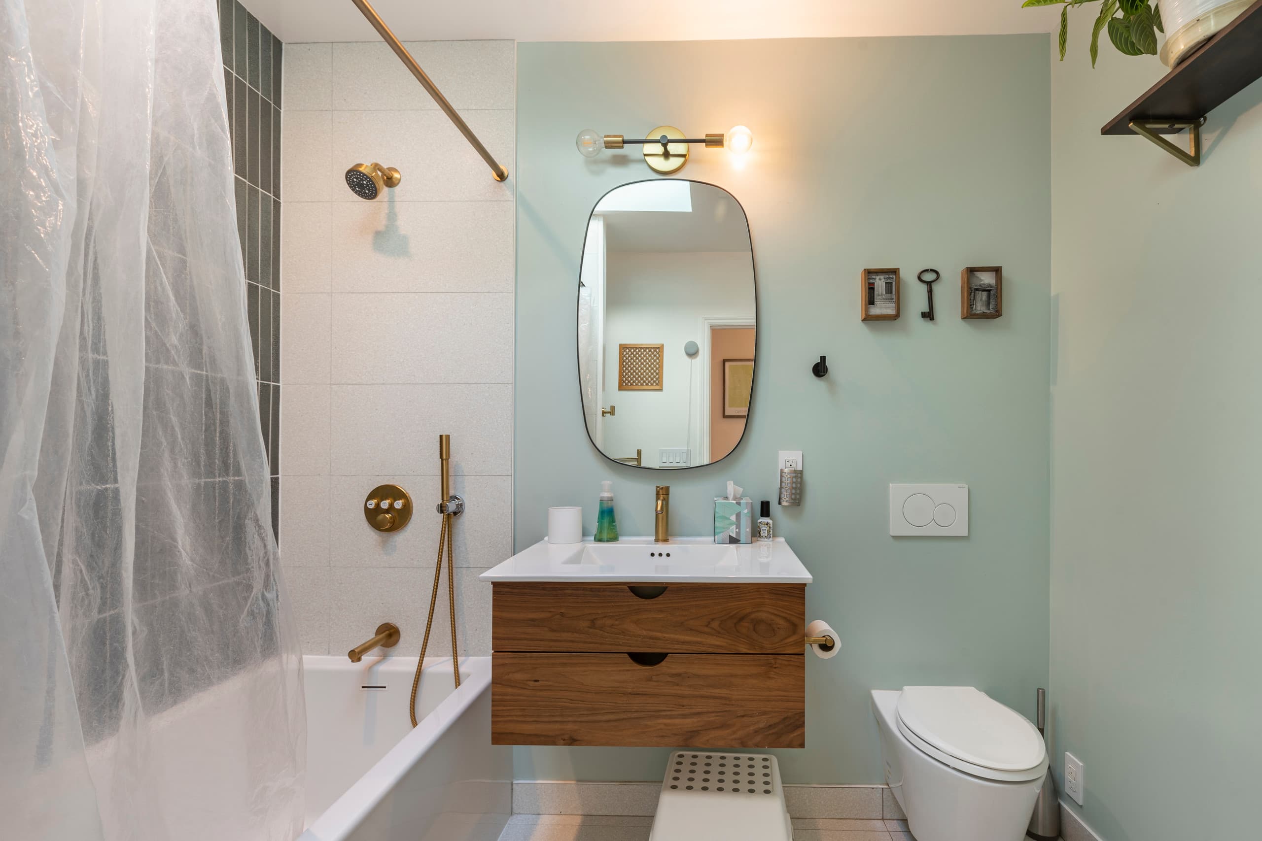 Home in San Francisco · ★4.96 · 3 bedrooms · 4 beds · 2.5 baths - Image 19