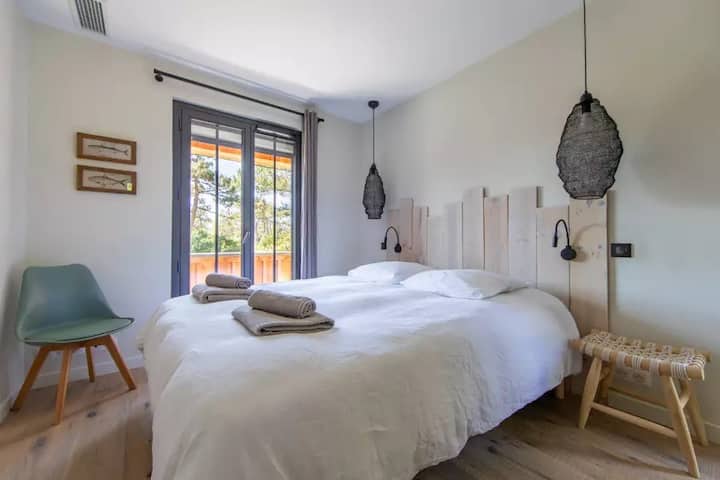 schlafzimmer 4 Bett 160- klimatisiert- Großes privates Ankleidezimmer-
Badezimmer + Gemeinschafts-WC mit Schlafzimmer 3