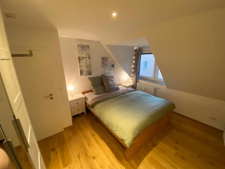 1号卧室双人床（ 180厘米x 220厘米）