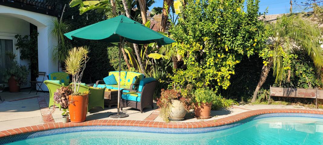 Beautiful Home w Pool & Hot Tub gallery image 4