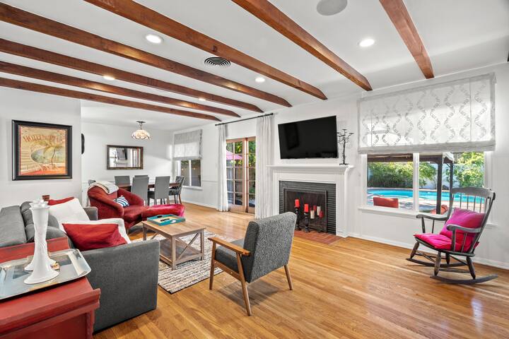 Cozy 3BR Home w Pool in Heart of the Valley gallery image 5