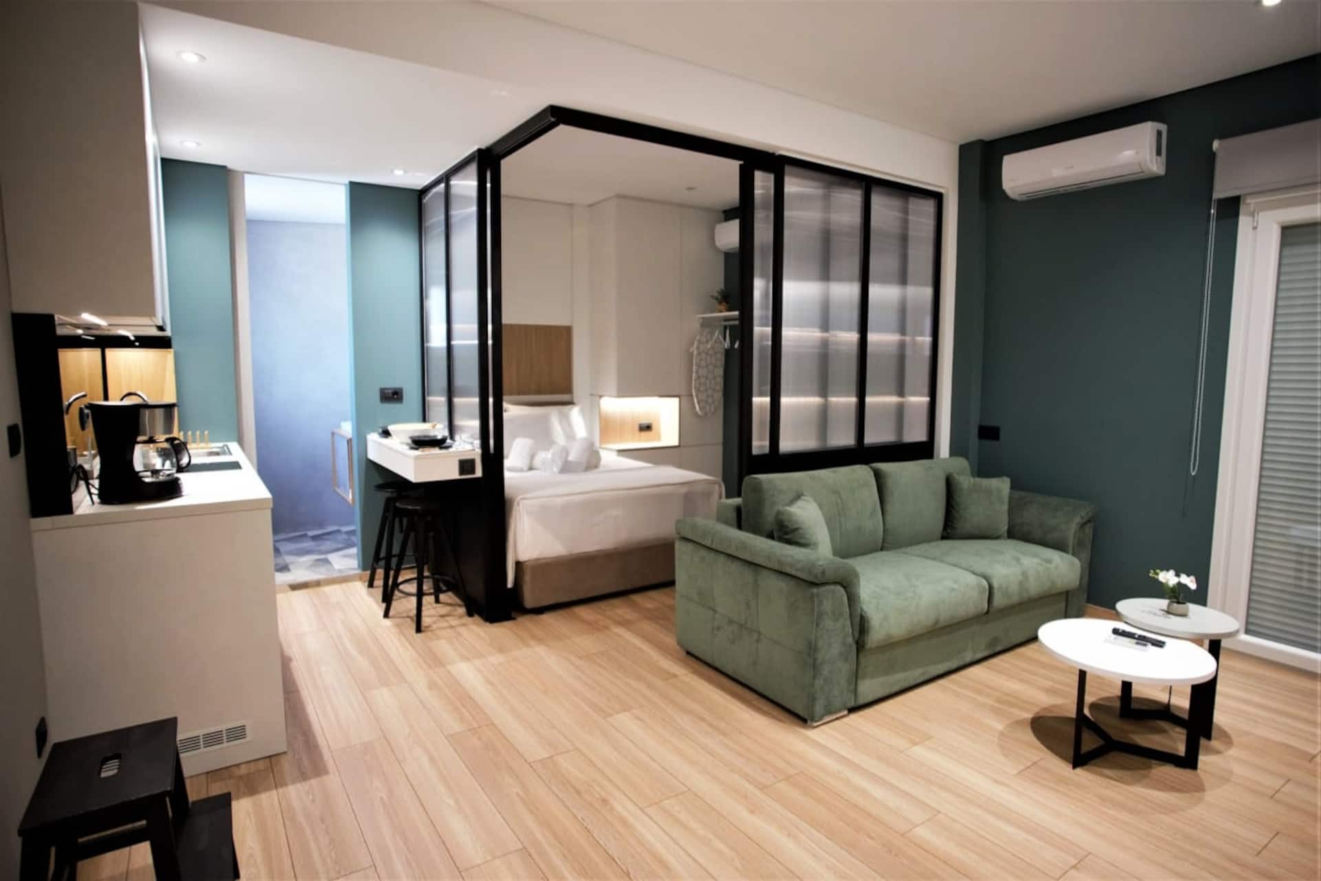 Ivory Hut - Vibrant Suite