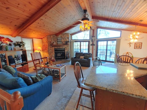 Lakehouse Paradise With Hot Tub Near Wisc Dells