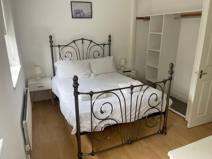 Chambre avec lit double