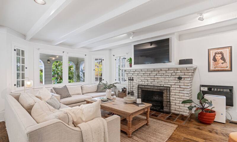 5 Bdrm Venice Beachfront Craftsman and Guest House gallery image 4