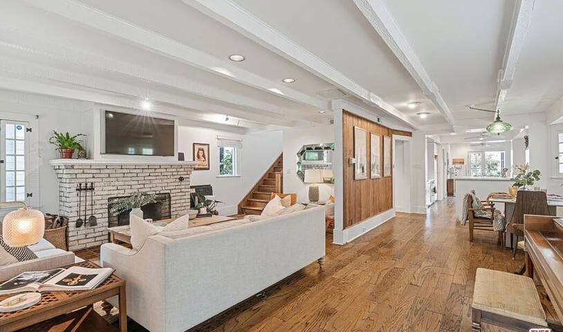 5 Bdrm Venice Beachfront Craftsman and Guest House gallery image 5