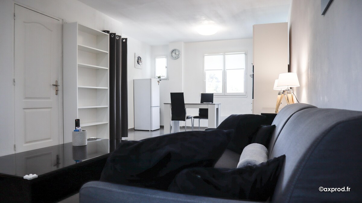 Propriété Airbnb réussie: T2 + swimming pool and parking (1st floor/villa) à Marseille 13e Arrondissement