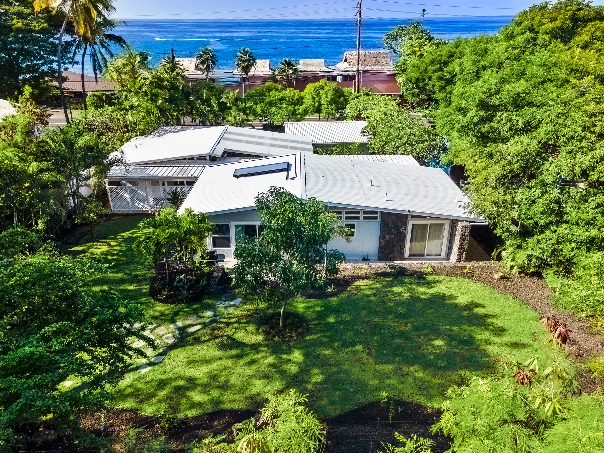 Home in Kailua-Kona · ★4.96 · 2 bedrooms · 2 beds · 2 baths - Image 38
