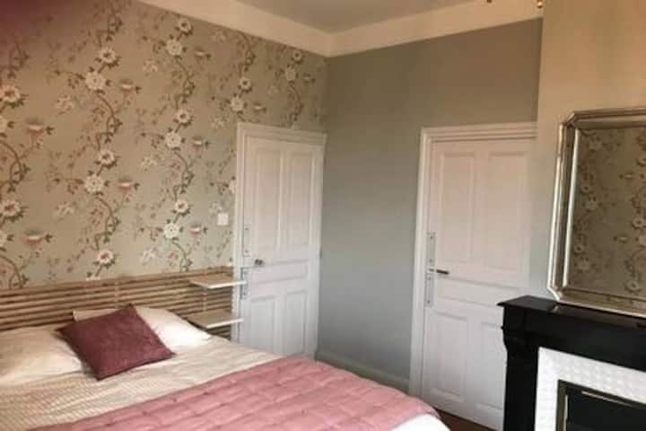 Ჟენევიევის ოთახი №1 (1-ლი სართული)