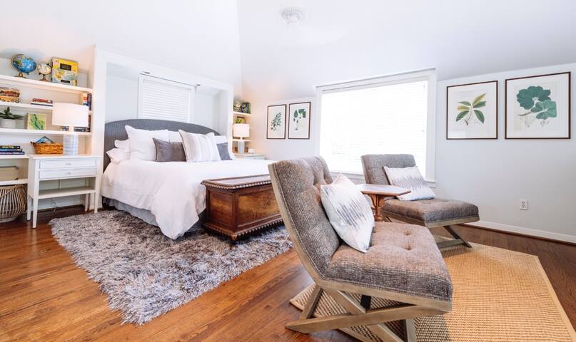 Spacious 4BR Highland Park | Pool & Hot Tub Fun gallery image 2