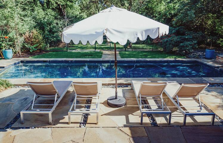 Spacious 4BR Highland Park | Pool & Hot Tub Fun gallery image 3