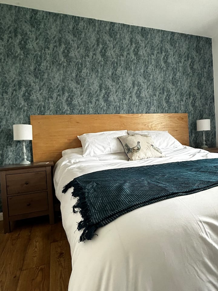 Super-king / Single Bedroom.

*please  note this bedroom is downstairs*