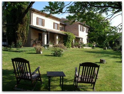 Villa Fontechiara in the green hills of Marche