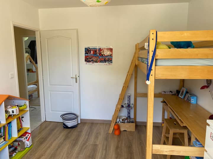 Habitación infantil 1 - cama no apta para niños menores de 6 años
