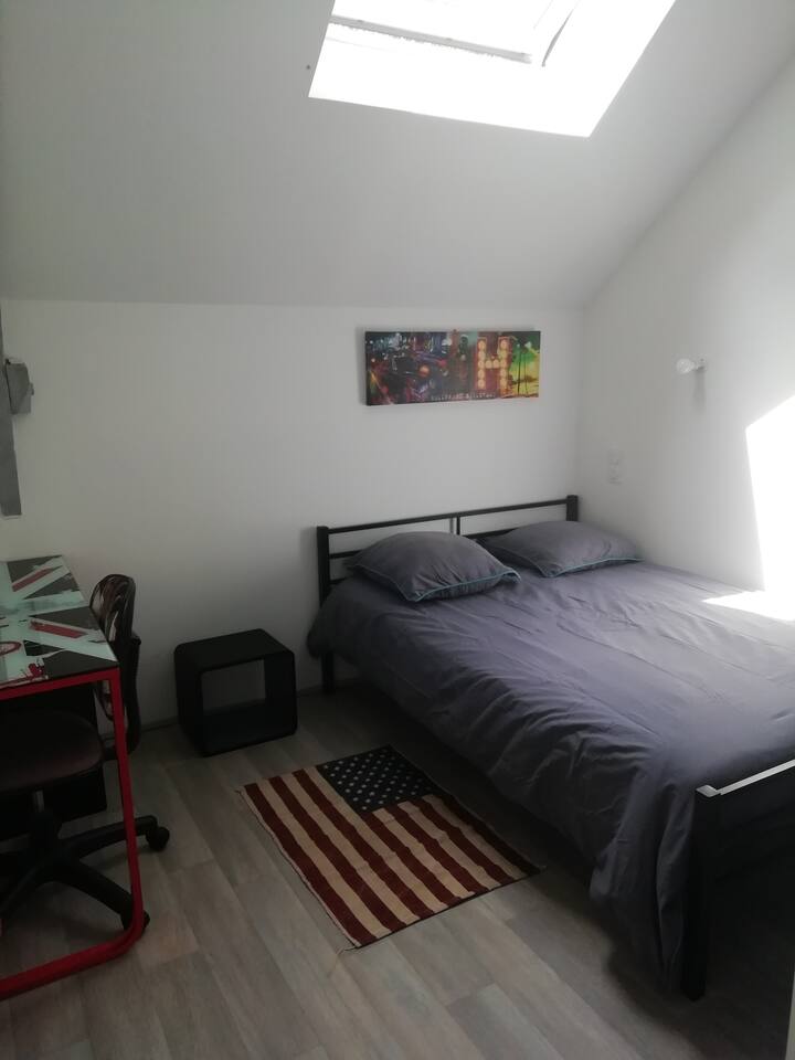 2. spálňa na poschodí s manželskou posteľou