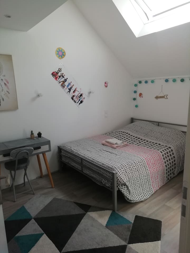 1. spálňa na poschodí s manželskou posteľou