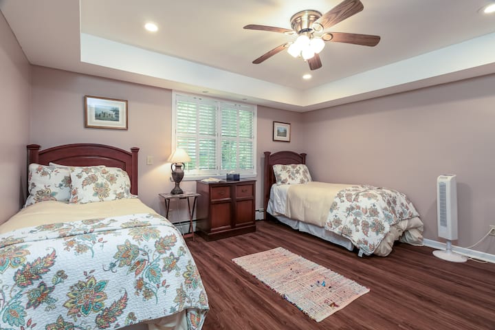 Ყველაზე დაბალი ორადგილიანი საწოლები