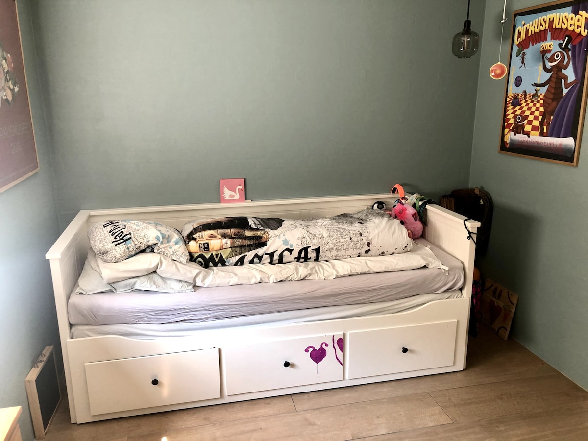 Ოთახი 2, ერთადგილიანი ან ორადგილიანი საწოლით